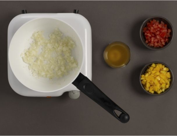 Préparation de la confiture d'oignons