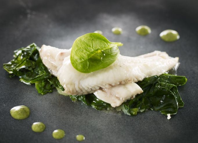 Carrelet rôti entier, aromates et sauce verveine
