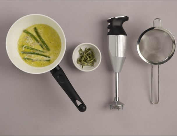 Préparation du bouillon d'asperge