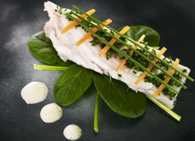 Raie à la vapeur, crème citron et ciboulette
