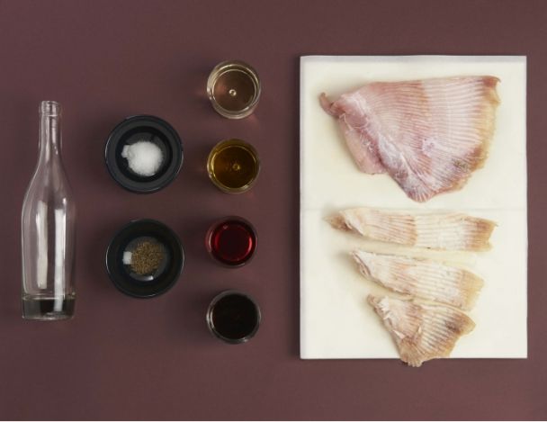 Préparation de la vinaigrette et cuisson des raies