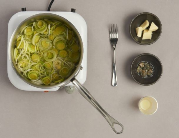 Préparation du jus de cuisson et huîtres