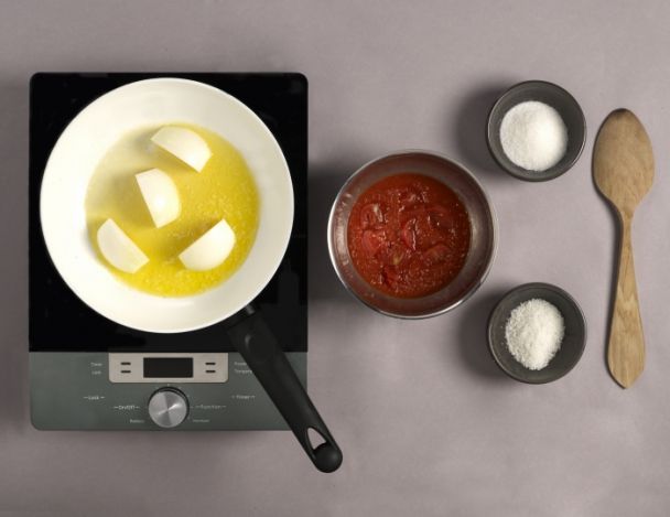 Préparation de la sauce tomate