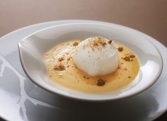 Velouté de potiron, glace fromage de chèvre et crumble aux châtaignes