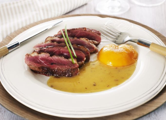 Magret de canard aux pêches