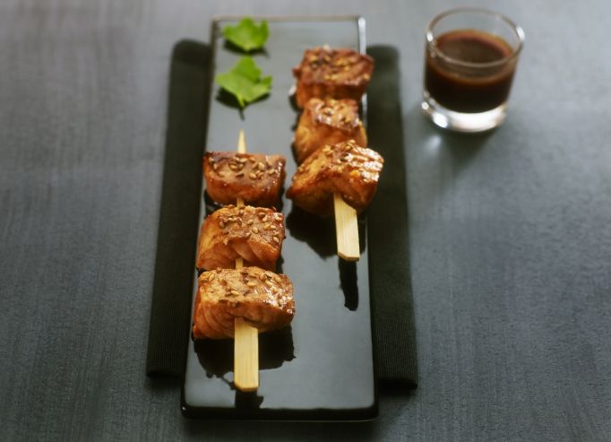 Petites brochettes de saumon sauce soja