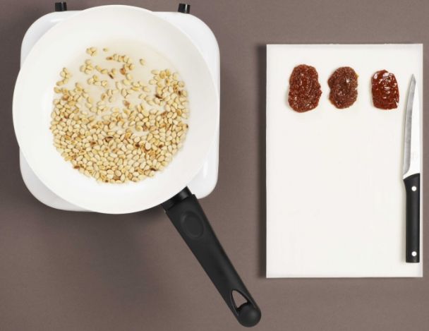 Préparation des fruits secs et condiments