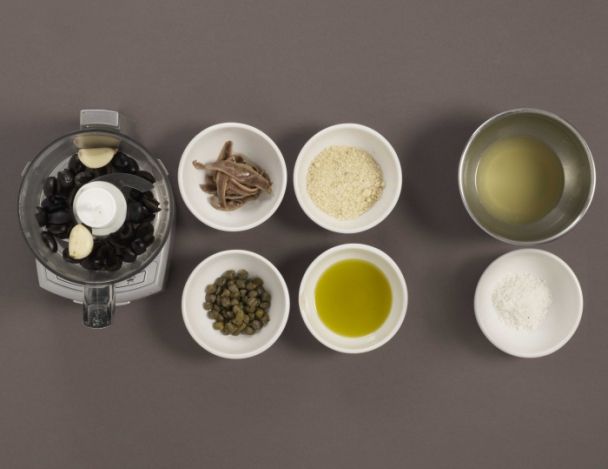 Préparation de la tapenade et vinaigrette