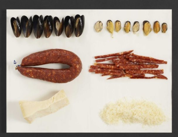 Préparation des moules et du chorizo