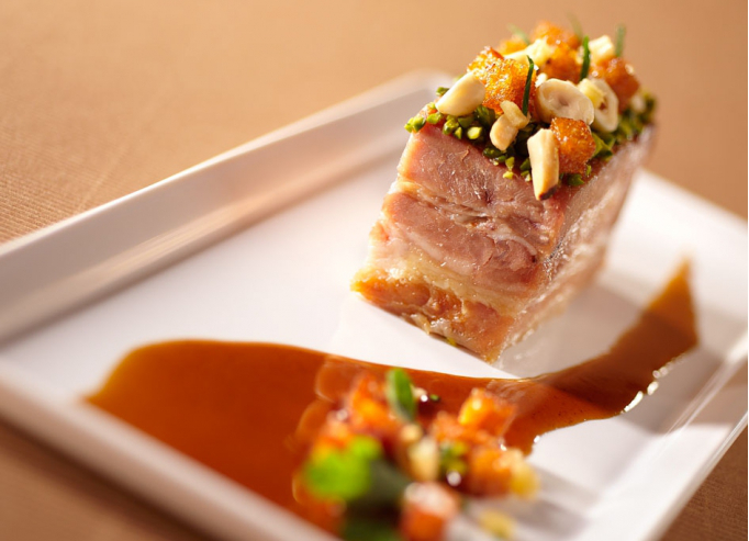 Travers de cochon fermier du Cantal, sauce aigre-douce 