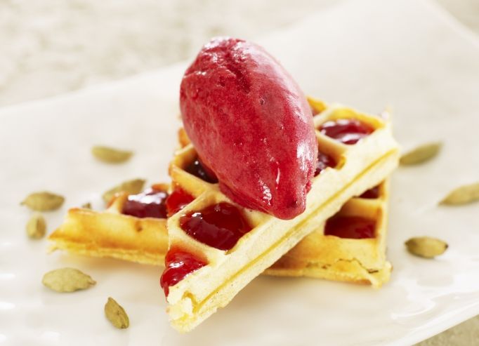 Gaufres, glace cardamome à la confiture de fraise