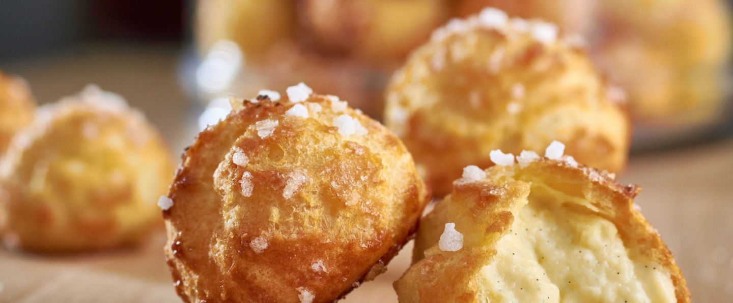 Chouquettes, crème fondante à la vanille 