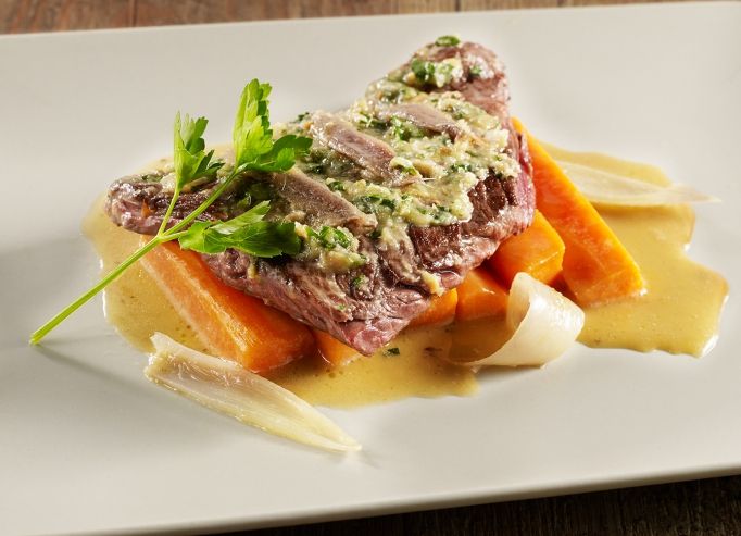 Onglet de bœuf, saveur d'anchois, carottes fondantes