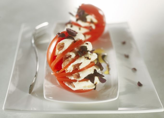 Tomate-mozzarella au basilic pourpre